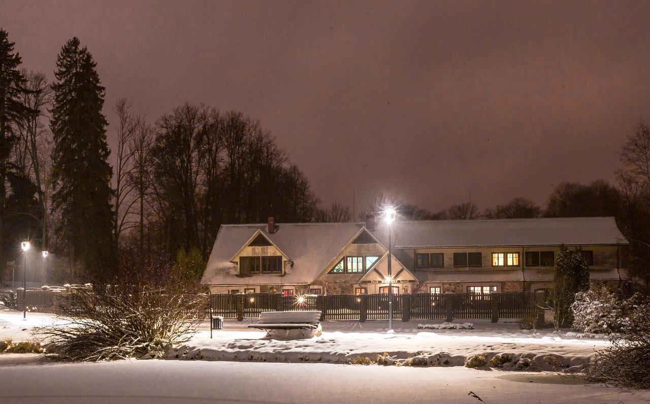 Park Hotel Bruzis Smiltene Buitenkant foto