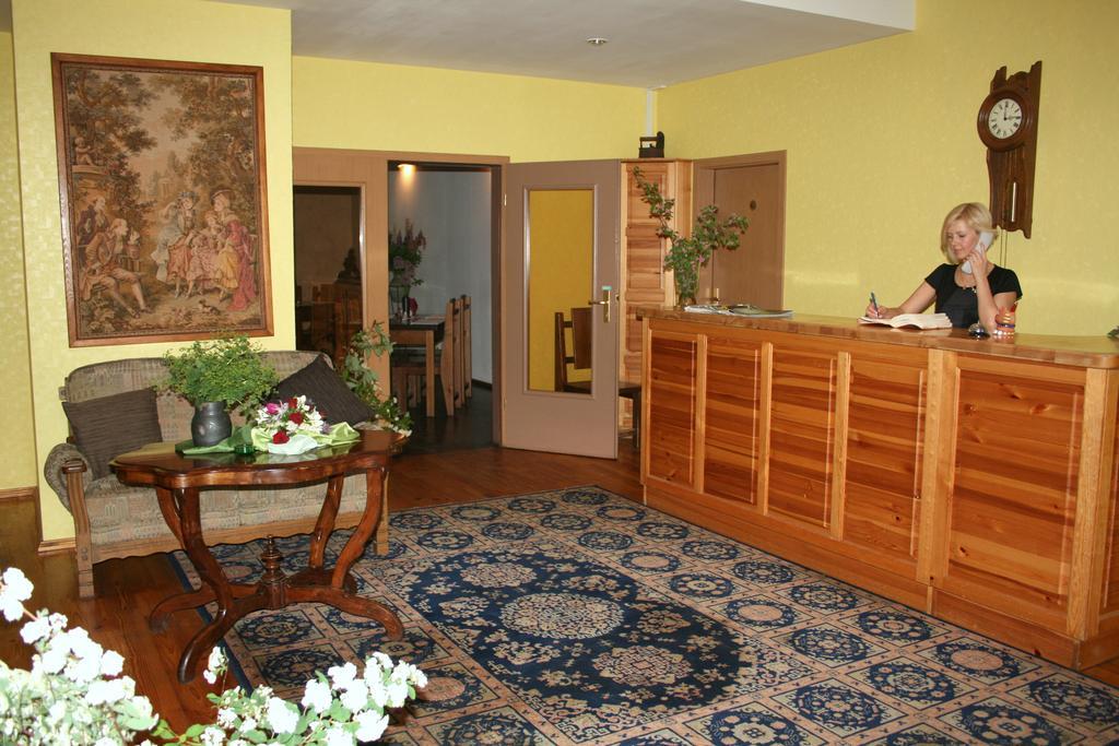 Park Hotel Bruzis Smiltene Buitenkant foto